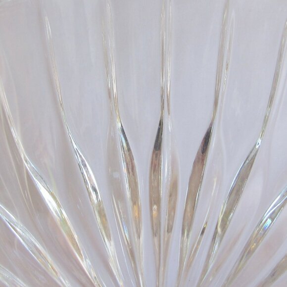 Mikasa Park Lane Wine Glass, 6 1/8" High, Full Lead Crystal                 B222 - Picture 2 of 7